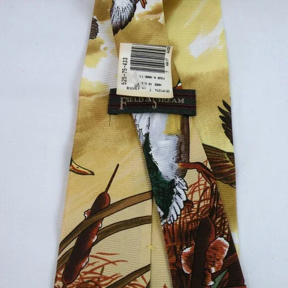 NWT Vintage Field & Stream Ducks Mallards Flying Hunting 100% Silk neck tie 56" - Picture 4 of 4